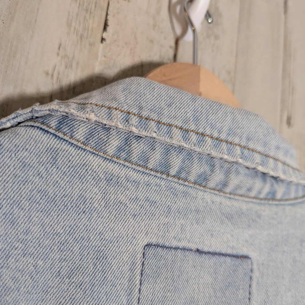 GAP Men's Denim Jacket in Light Blue - Picture 6 of 7